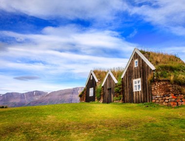 Ένα παραμυθένιο χωριό βρίσκεται στην Ισλανδία (φωτό)